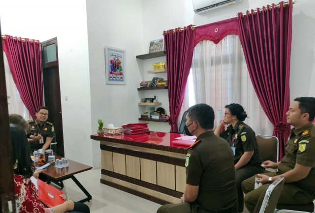 sambangi kejaksaan belawan4