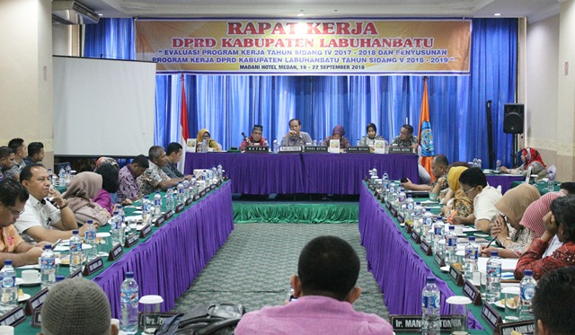 Rapat Kerja DPRD 4