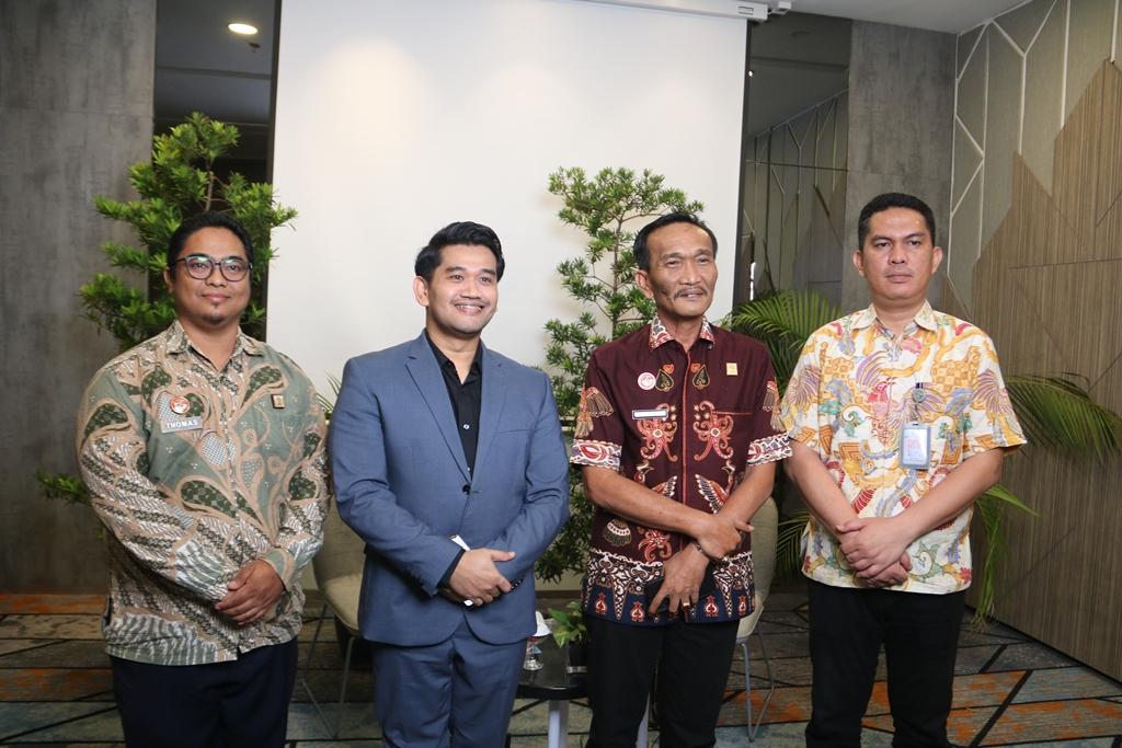 radio online nov25 3