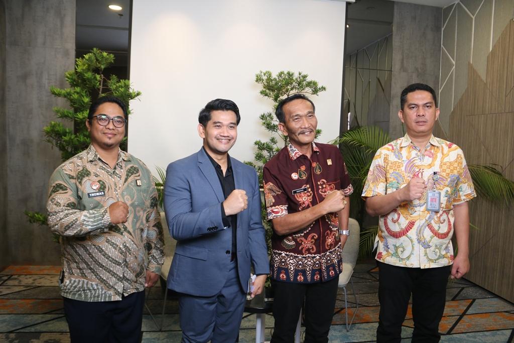 radio online nov25 4