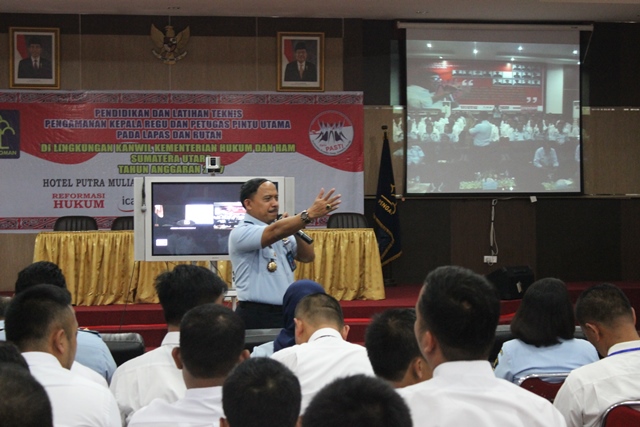 Kakanwil memberikan pengarahan di sela jedah teleconference