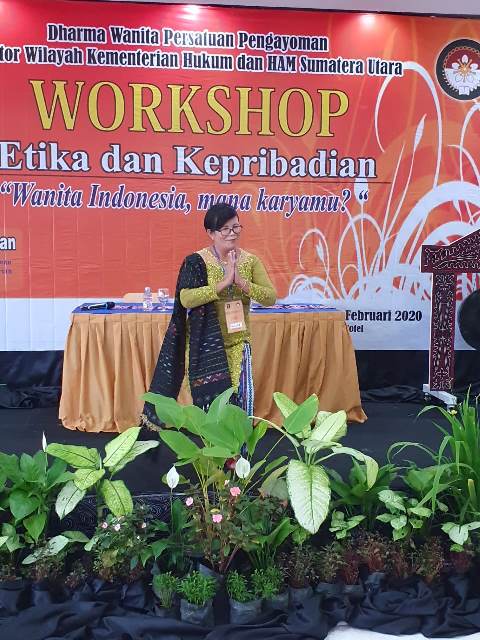 Perempuan Yang Berhasil Mempunyai Dedikasi Yang Tinggi8