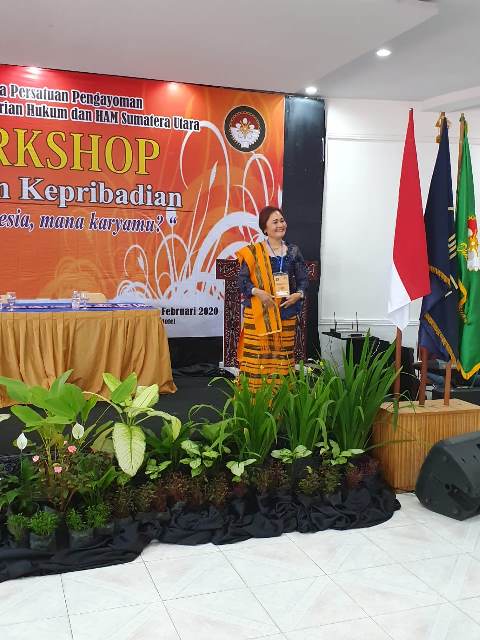 Perempuan Yang Berhasil Mempunyai Dedikasi Yang Tinggi9