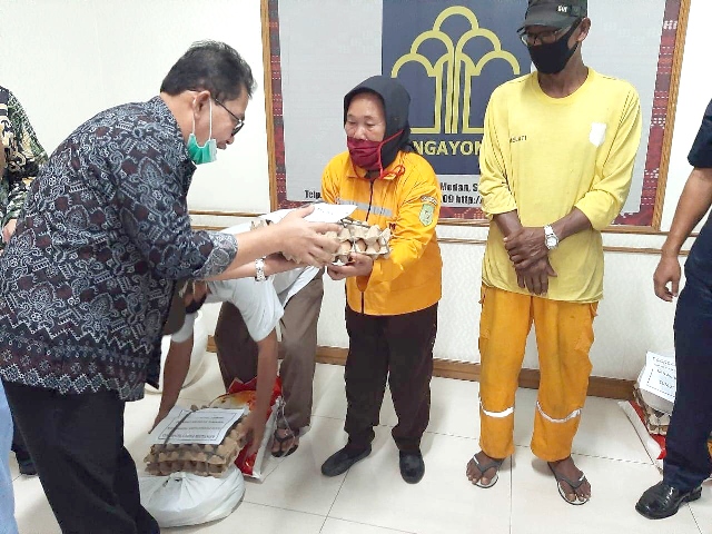 ZZBerbagi Di Tengah Pandemi Covid 19 Persatuan Pengajian Kanwil Kemenkumham Sumut Berikan Bantuan Paket Sembako2