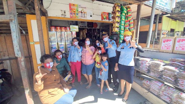 ZZMEMERIAHKAN HUT RI KE 75 DENGAN MEMBAGIKAN MASKER KEPADA MASYARAKAT3