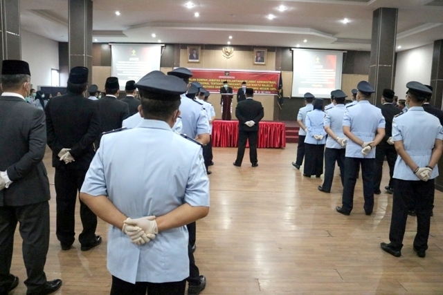 ZZPejabat Administrasi Jabatan Fungsional Tertentu Pengganti Antar Waktu Majelis Pengawas Daerah Notaris dan Penyidik Pegawai Negeri Sipil13