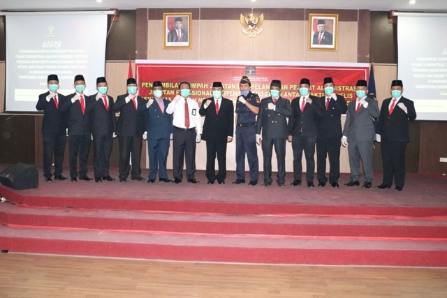 ZZPejabat Administrasi Jabatan Fungsional Tertentu Pengganti Antar Waktu Majelis Pengawas Daerah Notaris dan Penyidik Pegawai Negeri Sipil19