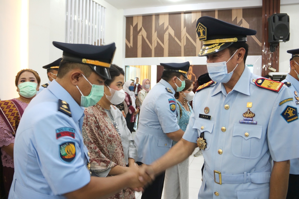 ZZZ52 Orang Pejabat Administrasi10