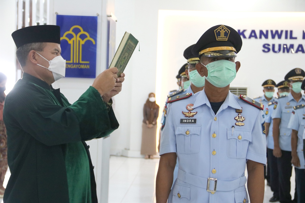 ZZZ52 Orang Pejabat Administrasi5