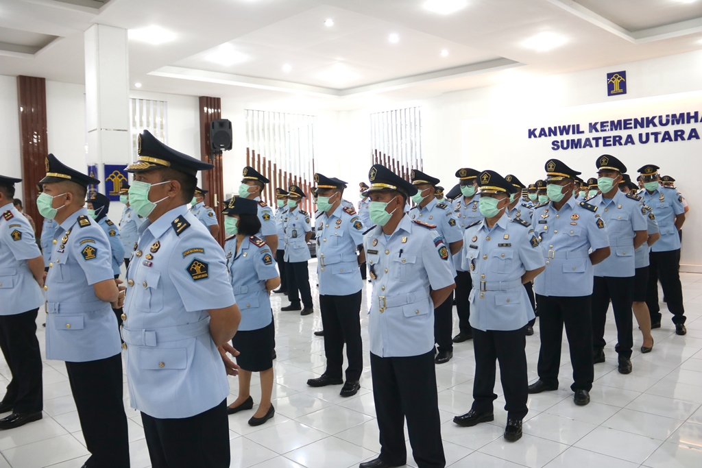 ZZZ52 Orang Pejabat Administrasi8