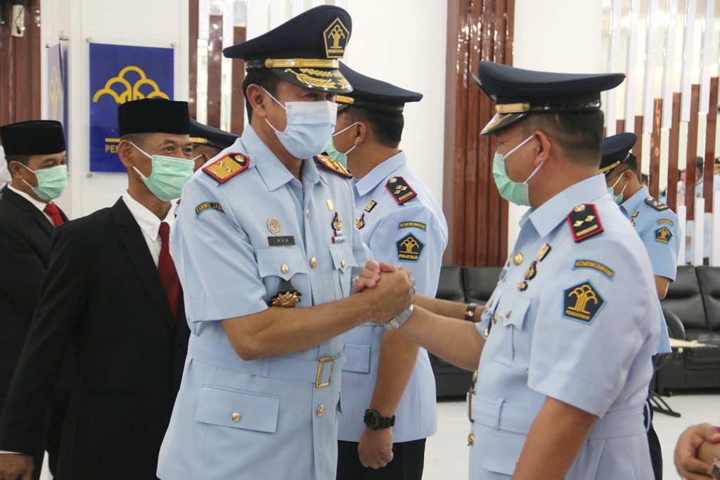 ZZZ52 Orang Pejabat Administrasi9