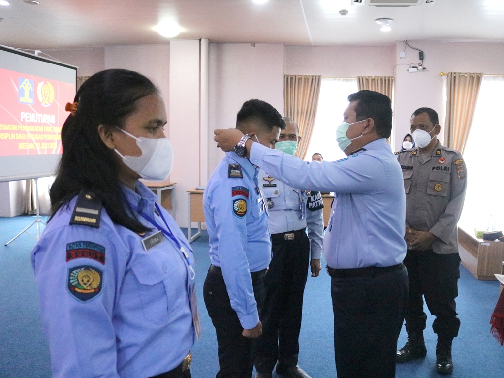 ZZZLaksanakan Tupoksi Sesuai SOP7