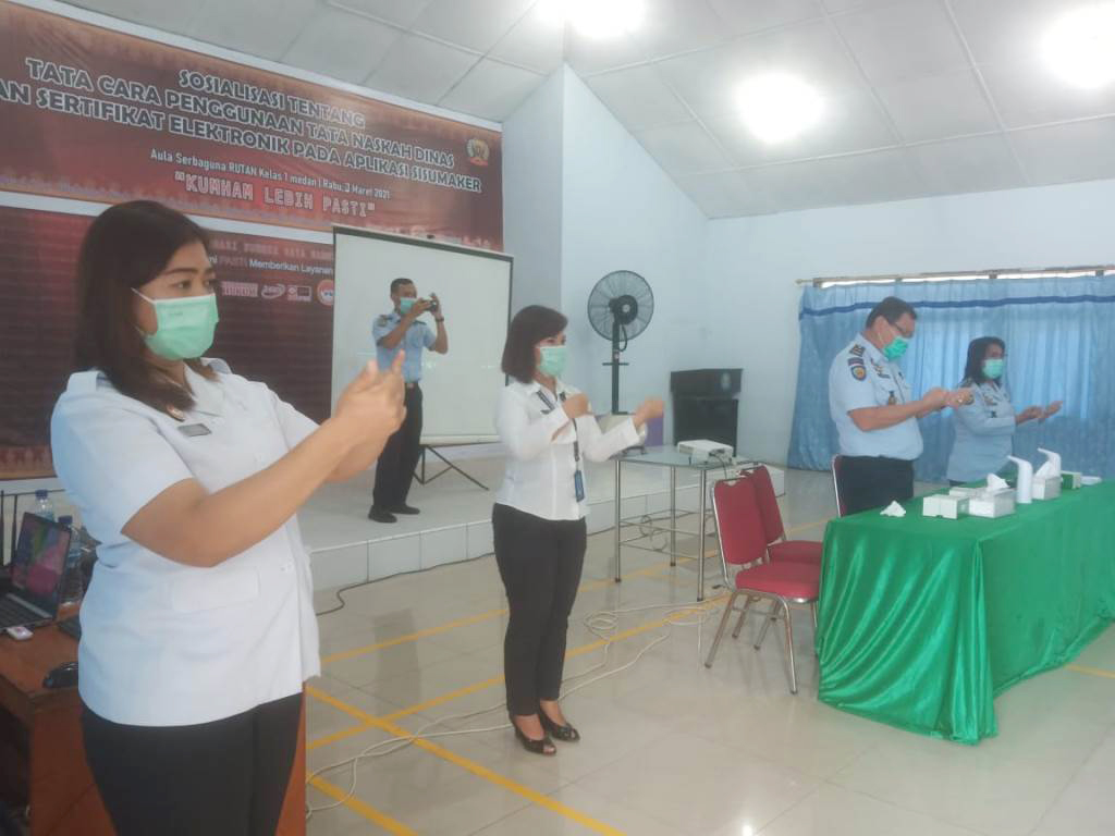 ZZZSosialisasi Aplikasi SIMPEG dan Sisumaker Kadiv Administrasi Lakukan Kunjungan Ke Rutan Kelas I Medan5