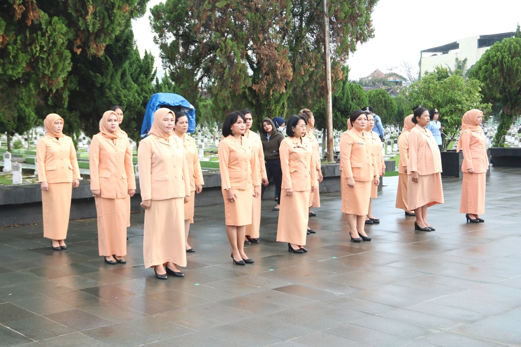 ZZZTabur Bunga di Makam Pahlawan Nasional Bukit Barisan7