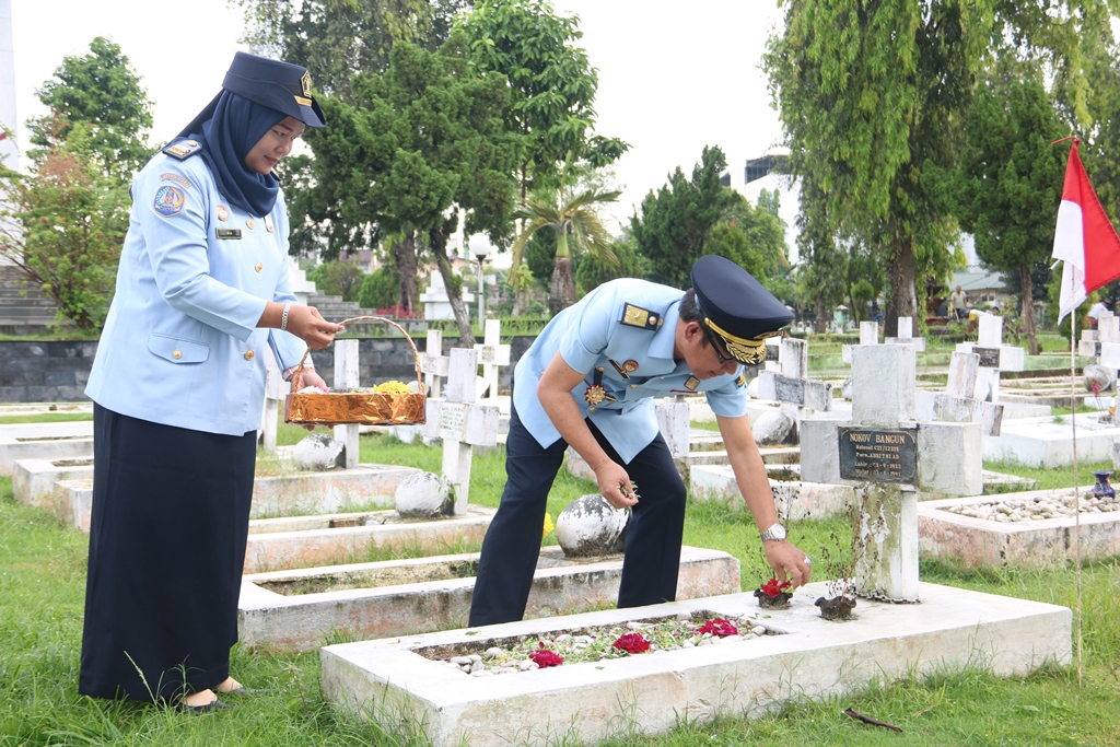 ZZZTabur Bunga di Makam Pahlawan Nasional Bukit Barisan9