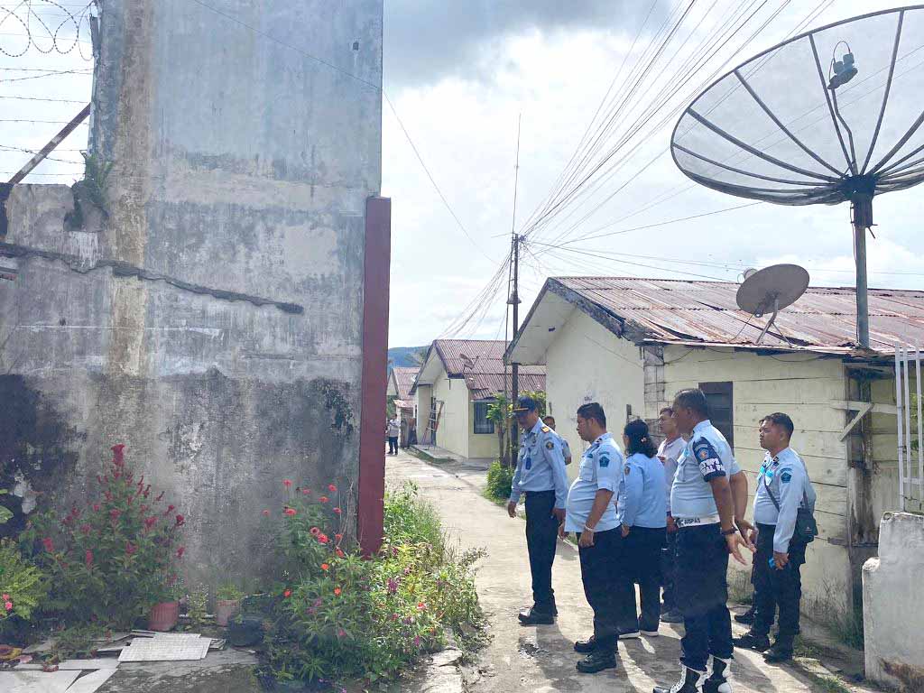 ZZZTinjau Bangunan Rutan Tarutung Rusak Karena Gempa1