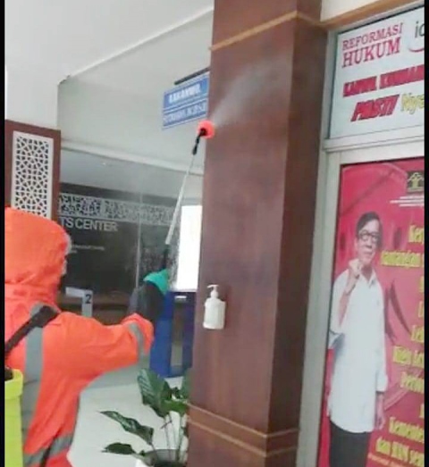 zCegah Penyebaran Corona Virus Disease COVID 19 Kanwil Kemenkumham Sumut Lakukan Penyemprotan Disinfektan10