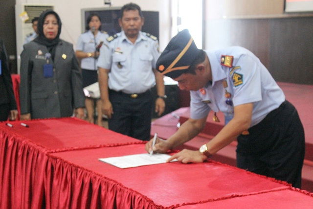 zKakanwil Lantik Dan Ambil Sumpah Pegawai Negeri Sipil2