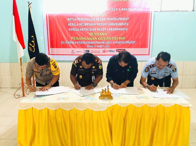zMOU penanganan overstaying sekaligus sosialisasi pencegahan Coronavirus COVID 19 di Lembaga Pemasyarakatan Kelas II A Rantau Perapat2