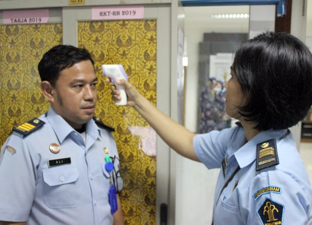 zPegawai Kanwil Sumut Wajib Ikuti Body Thermal Check1
